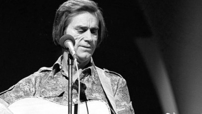 These 4 Country Hits From 1974 Have Absolutely Stunning Lyrics