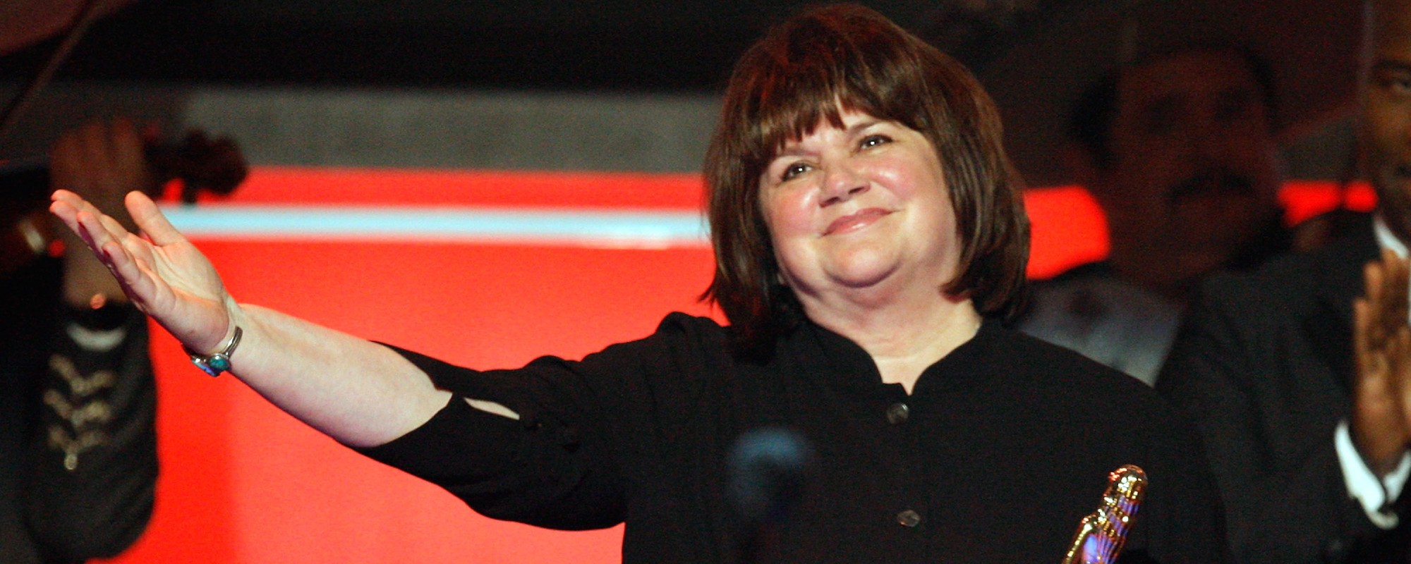 هل تتذكر عندما قامت ليندا رونستادت بأداء حفلها الأخير في عام 2009؟