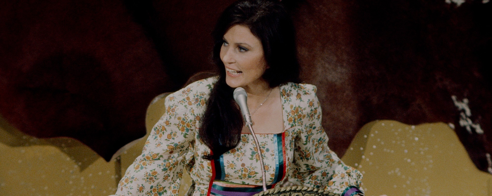 4 Nostalgic Loretta Lynn Songs That We Could Listen to Forever
