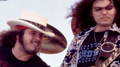 Lynyrd Skynyrd performing