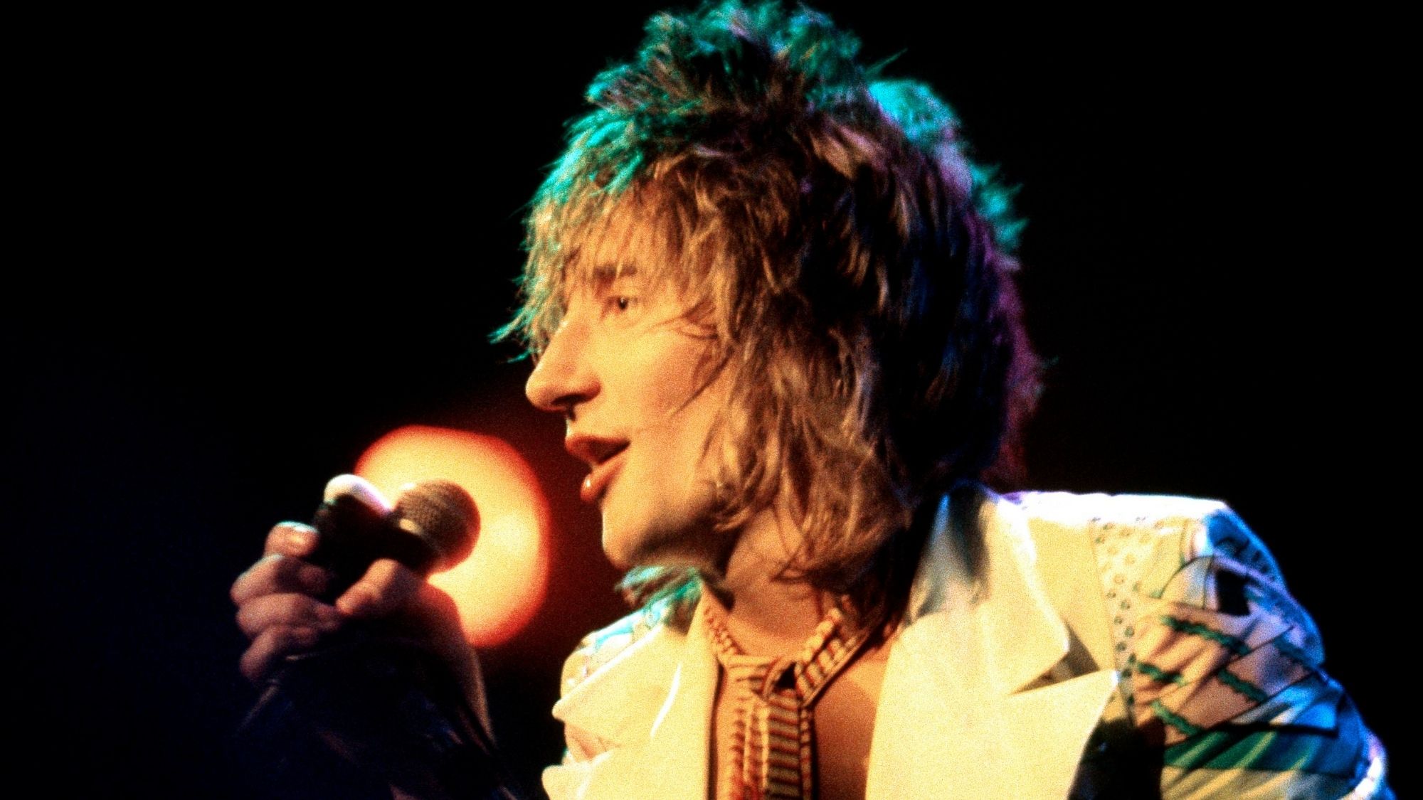 Why Rod Stewart’s Record Label Almost Kept Him From Releasing This No. 1 Signature Song From 1971