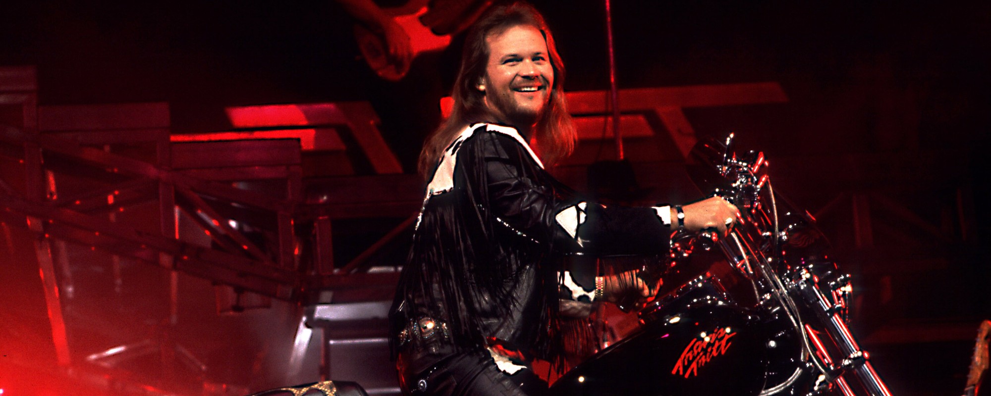 هل تتذكر عندما ساعد ترافيس تريت في إعادة توحيد فرقة الروك الشهيرة؟