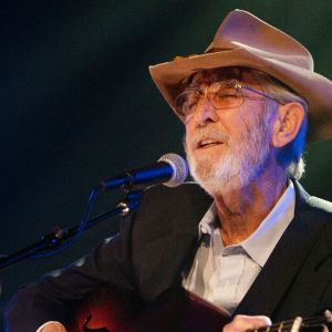 Born in Texas on This Day in 1939, Country Music’s “Gentle Giant” Who Captivated a Global Audience