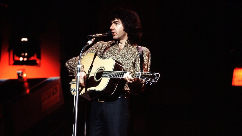 Neil Diamond performs on BBC TV show, London, 21st June 1971. (Photo by Michael Putland/Getty Images)