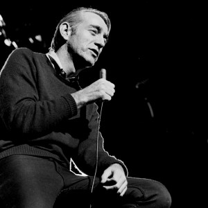 Rod McKuen appears on stage, London, 1969. (Photo by Michael Putland/Getty Images)