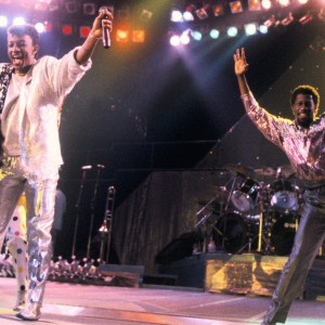 FRANCE - DECEMBER 08: Kool And The Gang On Stage On December 8th, 1986 In Paris,France (Photo by Frederic REGLAIN/Gamma-Rapho via Getty Images)