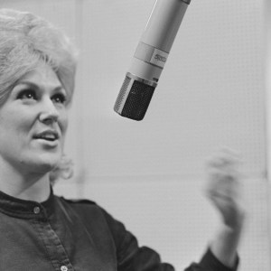 British singer Dusty Springfield recording her debut solo single, 'I Only Want to Be with You', at Olympic Sound Studios in Carlton Street, London, 22nd October 1963. The song was a worldwide hit. (Photo by M. McKeown/Daily Express/Hulton Archive/Getty Images)