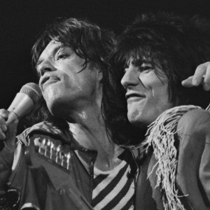 British singer Mick Jagger and British guitarist Ronnie Wood as The Rolling Stones perform at Earls Court, as part of their Tour of Europe '76, London, England, May 1976. (Photo by John Minihan/Evening Standard/Hulton Archive/Getty Images)