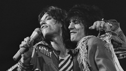 British singer Mick Jagger and British guitarist Ronnie Wood as The Rolling Stones perform at Earls Court, as part of their Tour of Europe '76, London, England, May 1976. (Photo by John Minihan/Evening Standard/Hulton Archive/Getty Images)