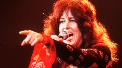 Grace Slick of Jefferson Starship performs on stage, New York, September 1978. (Photo by Michael Putland/Getty Images)