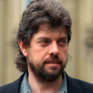 Der britische Rockmusiker und Produzent Alan Parsons am 13. April 1994 in Frankfurt am Main. (Photo by Frank Kleefeldt/picture alliance via Getty Images)