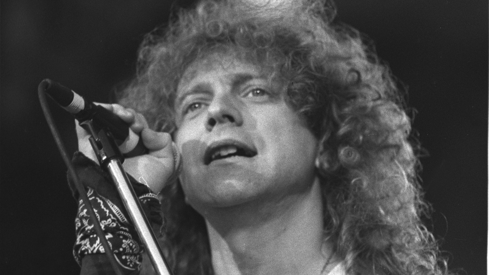 هل تتذكر عندما غادر Lou Gramm الخارج لأول مرة في عام 1990؟