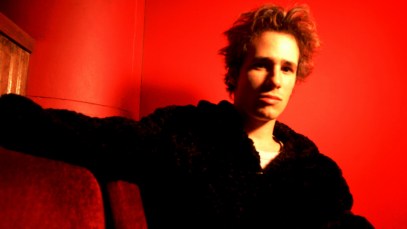 NEW YORK, NY - NOVEMBER, 1994: American singer, songwriter and guitarist Jeff Buckley (1966-1997) poses for a portrait circa November, 1994 at the Tribeca club 'Wetlands' in New York, New York. (Photo by Bob Berg/Getty Images)