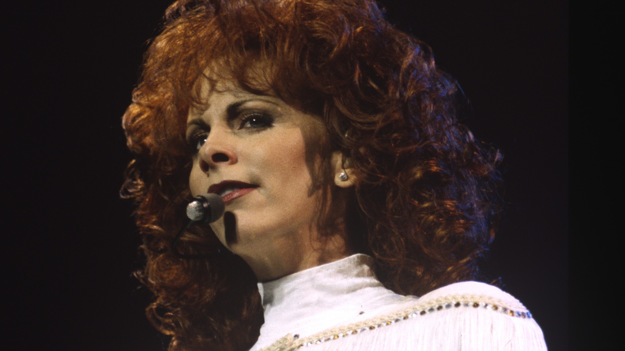 3 Underrated Country Ballads From the 1990s That Still Break Hearts Today
