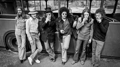 Stealers Wheel, group portrait by an old bus in Amsterdam, Netherlands, 1973. L-R Rod Coombes, Gerry Rafferty, Rab Noakes, DeLisle Harper, Luther Grosvenor, Joe Egan. (Photo by Gijsbert Hanekroot/Redferns)