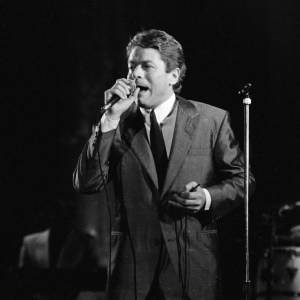 NEW YORK, NEW YORK--AUGUST 02: Musician Robert Palmer performs at Radio City Music Hall on August 2, 1988 in New York City. (Photo by Al Pereira/Michael Ochs Archives/Getty Images)