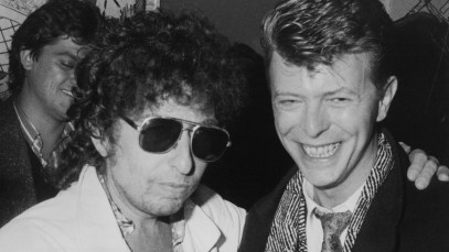American singer-songwriter Bob Dylan and British singer-songwriter David Bowie (1947-2016) attend a party to celebrate the release of 'Biograph,' Dylan's career retrospective box set, held at the Whitney Museum of American Art, in New York City, New York, 13th November 1985. (Photo by Vinnie Zuffante/Getty Images)