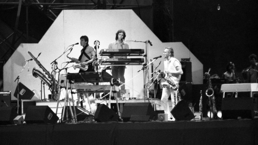 'Supertramp' sur scène au parc de Sceaux, le 26 juin 1983. (Photo by Patrick AVENTURIER/Gamma-Rapho via Getty Images)