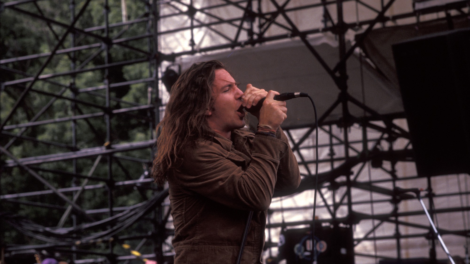3 Rock Tracks That Perfectly Capture the Dark Energy of the 1990s