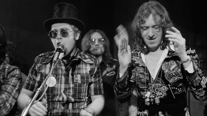English singer-songwriter and pianist Elton John (left) performing at the Rocket Records launch party, Moreton-on-the Marsh, Gloucestershire, 26th April 1973. (Photo by Michael Putland/Getty Images)