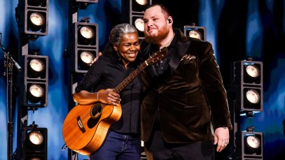 LOS ANGELES, CALIFORNIA - FEBRUARY 04: (L-R) Tracy Chapman and Luke Combs perform onstage during the 66th GRAMMY Awards on February 04, 2024 in Los Angeles, California. (Photo by John Shearer/Getty Images for The Recording Academy)