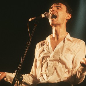 David Byrne of Talking Heads performs on stage, Groenoordhallen, Leiden, Netherlands, 1st July 1982. (Photo by Rob Verhorst/Redferns)
