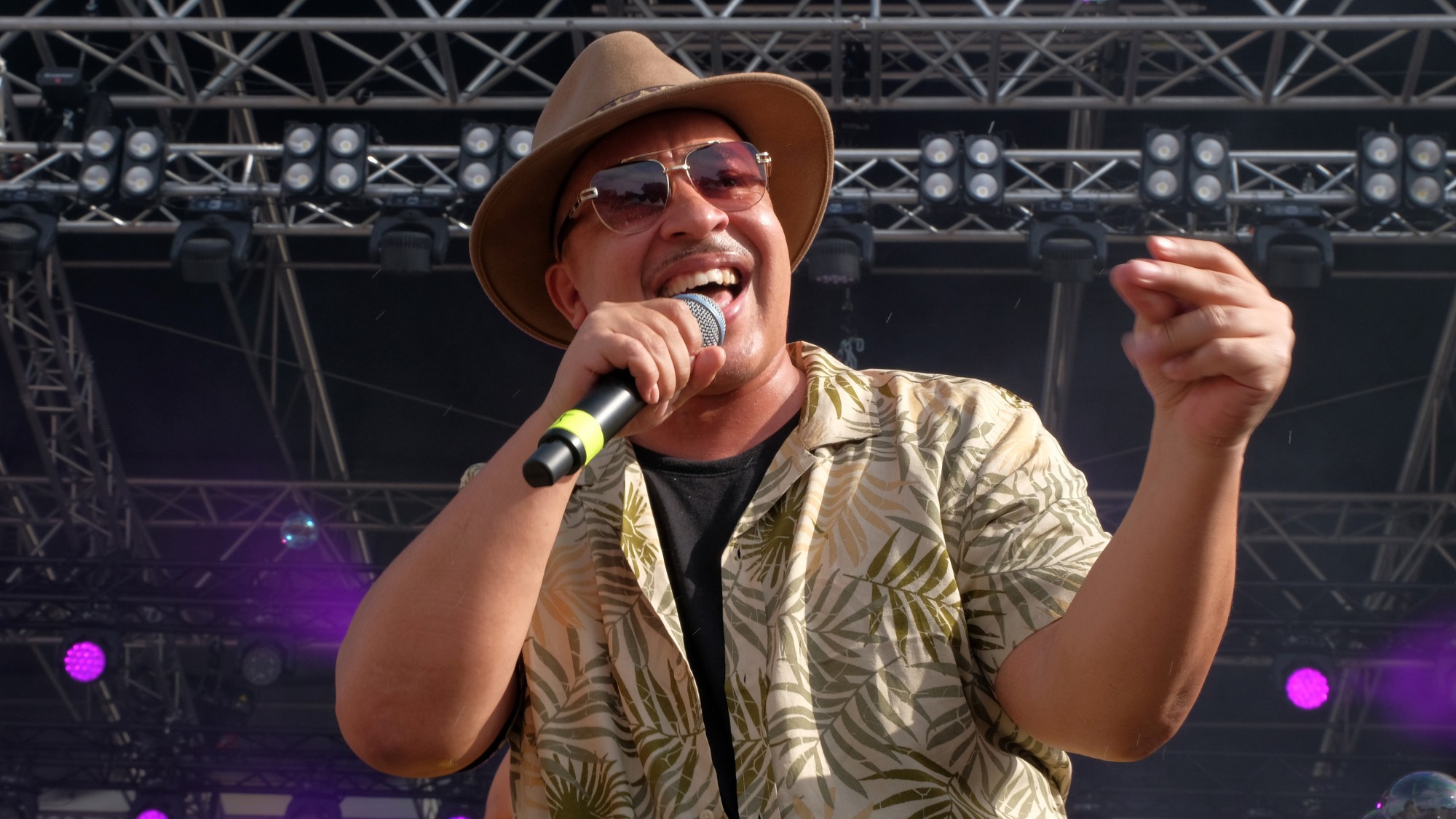 3 One-Hit Wonders From the 1990s With Choruses That Get Stuck in Your Head for Days
