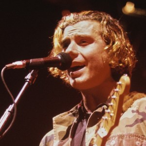 English musician and singer Gavin Rossdale performing on stage with the rock band Bush, 1996. (Photo by Mick Hutson/Redferns/Getty Images)