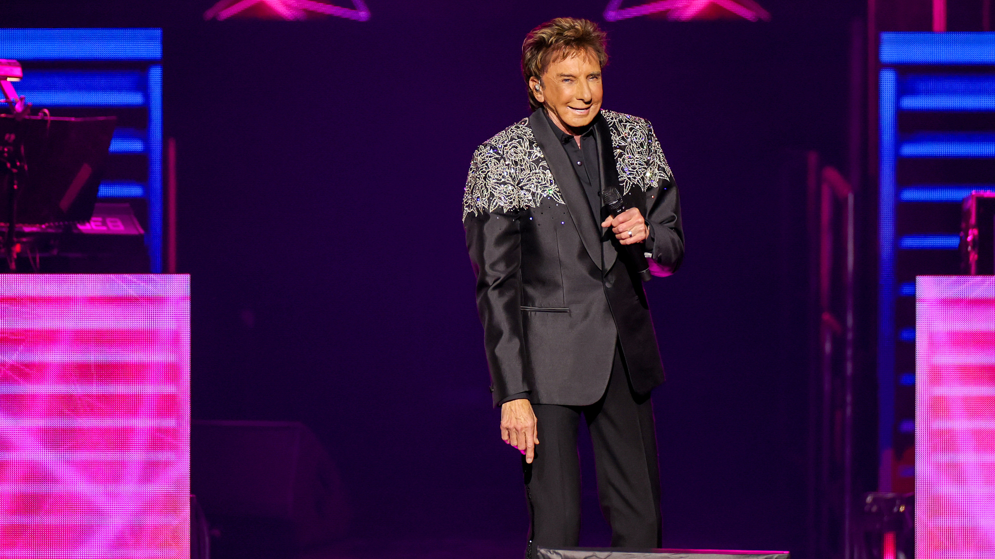 Barry Manilow Postpones Concerts Amid Cancer Battle