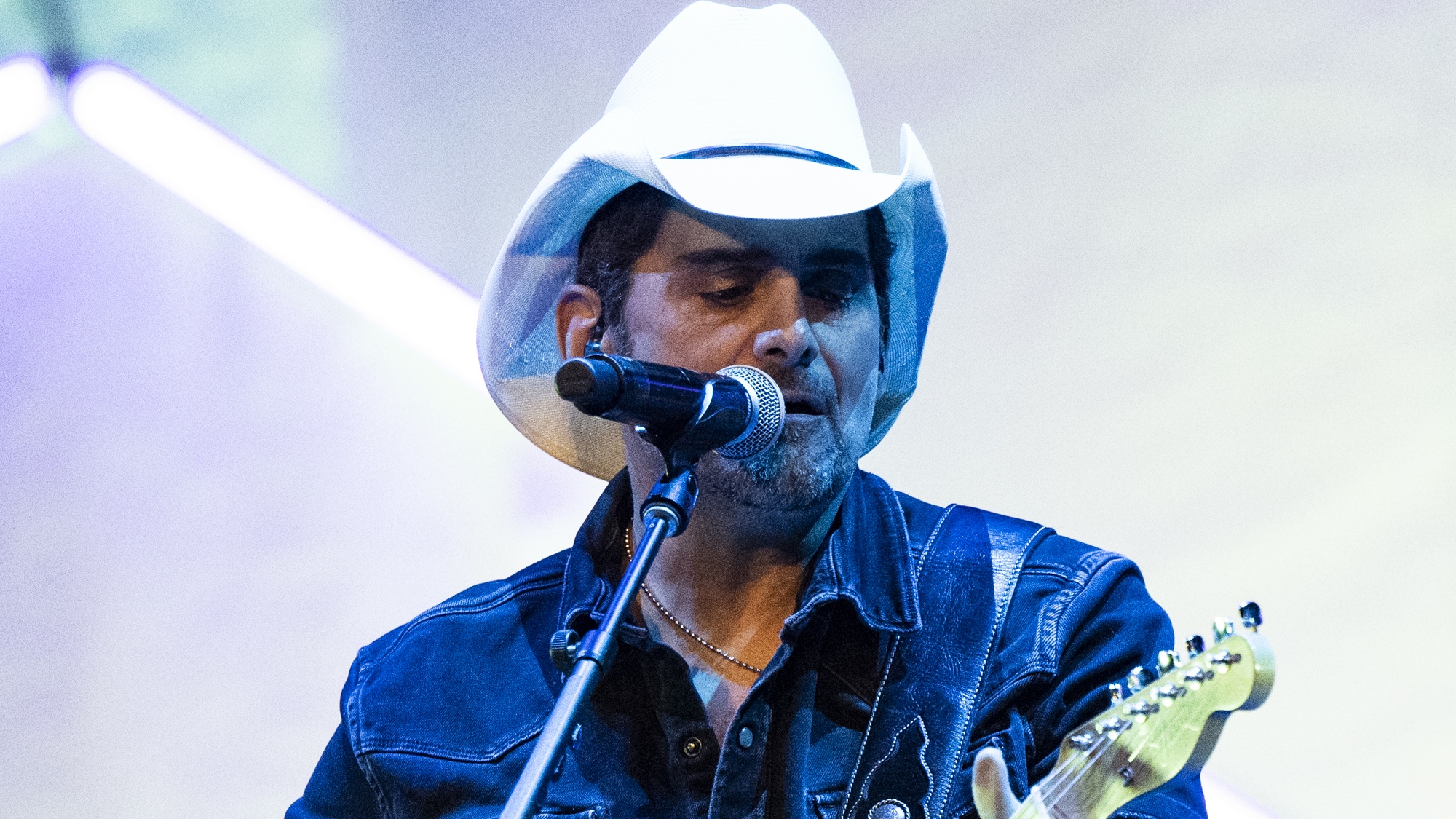 Brad Paisley Performs Incredible Duet With Teenage ‘American Idol’ Phenom During Finale