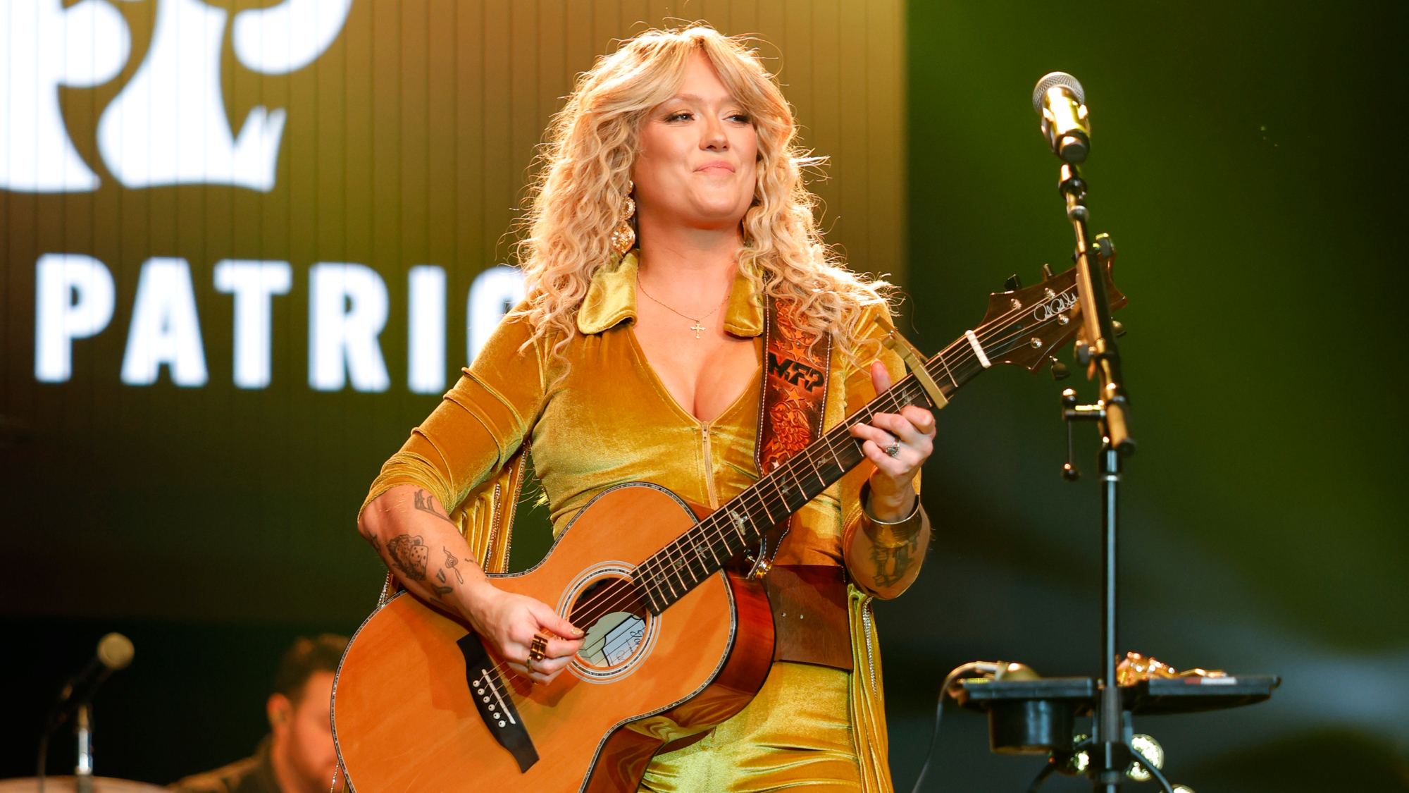 Country Singer Makes “Difficult Decision” To Cancel Remainder of Tour, Says Their “Baby’s Wellbeing Has To Come First”