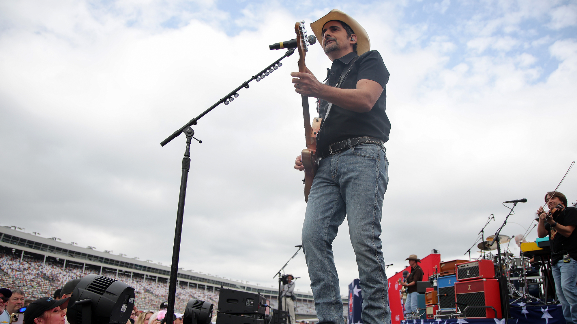 Brad Paisley’s Heartbreaking Tribute Performance to Late NASCAR Legend Kyle Busch: “I Didn’t Think I’d Have To Play This Song for This Reason Today”