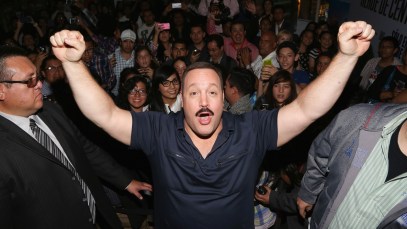 MEXICO CITY, MEXICO - APRIL 08: Actor Kevin James signs autographs and takes selfies with fans during the "Paul Blart: Mall Cop 2" Mexico City advance screening at Cinemex Antara Polanco on April 8, 2015 in Mexico City, Mexico. (Photo by Victor Chavez/WireImage)