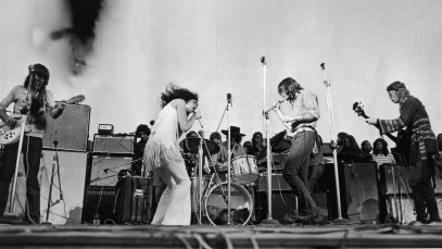 1969, Singer Grace Slick performs with the American rock group Jefferson Airplane at Woodstock music festival. (Photo by Getty Images/Getty Images)
