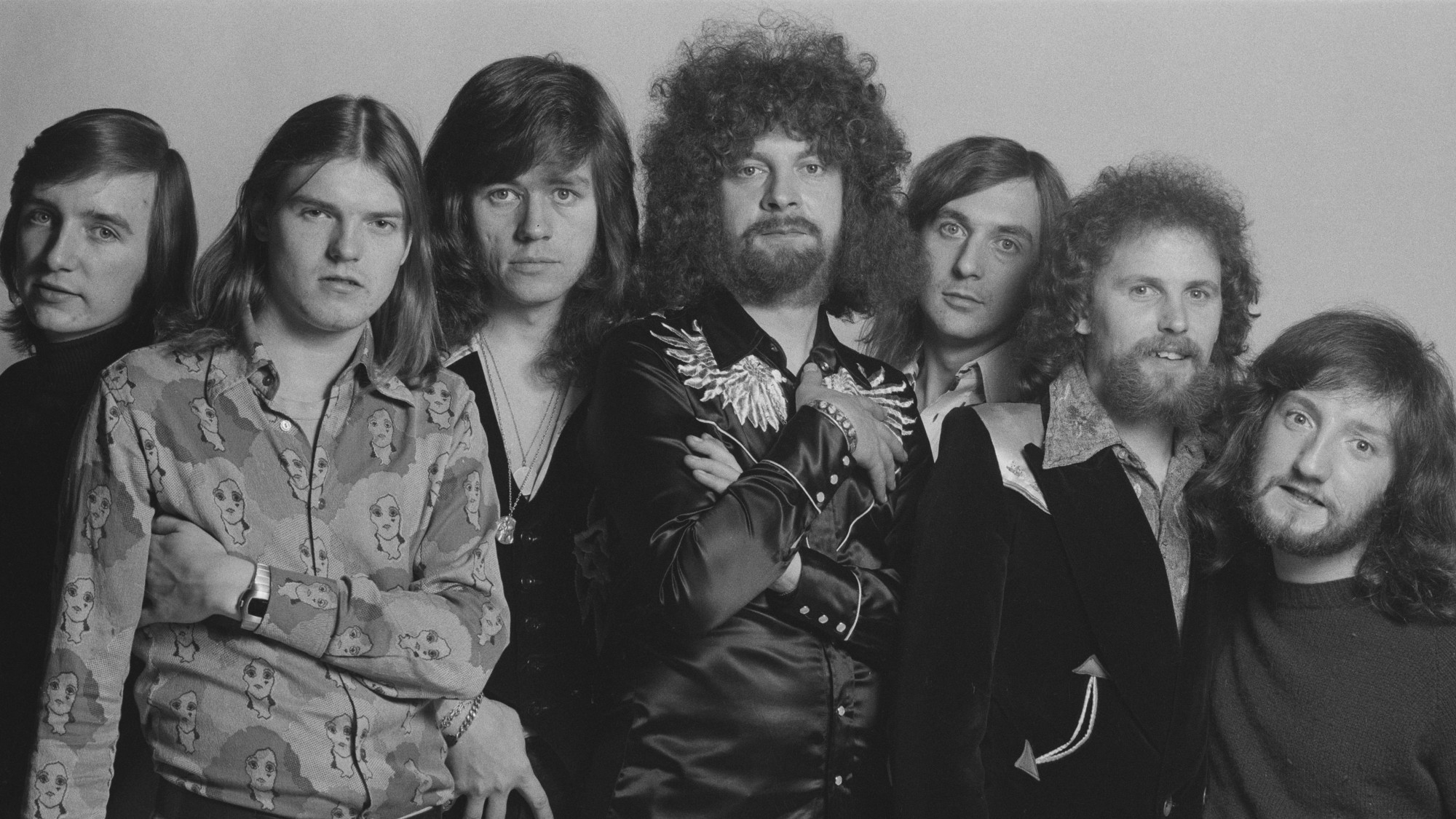How Jeff Lynne’s Critical Father Inspired the Creation of ELO’s First US Top 40 Hit in 1975
