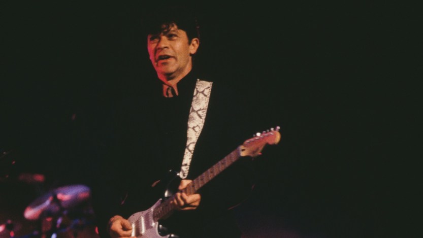 Canadian singer-songwriter and guitarist Robbie Robertson performing on stage, circa 1985. (Photo by Michael Putland/Getty Images)
