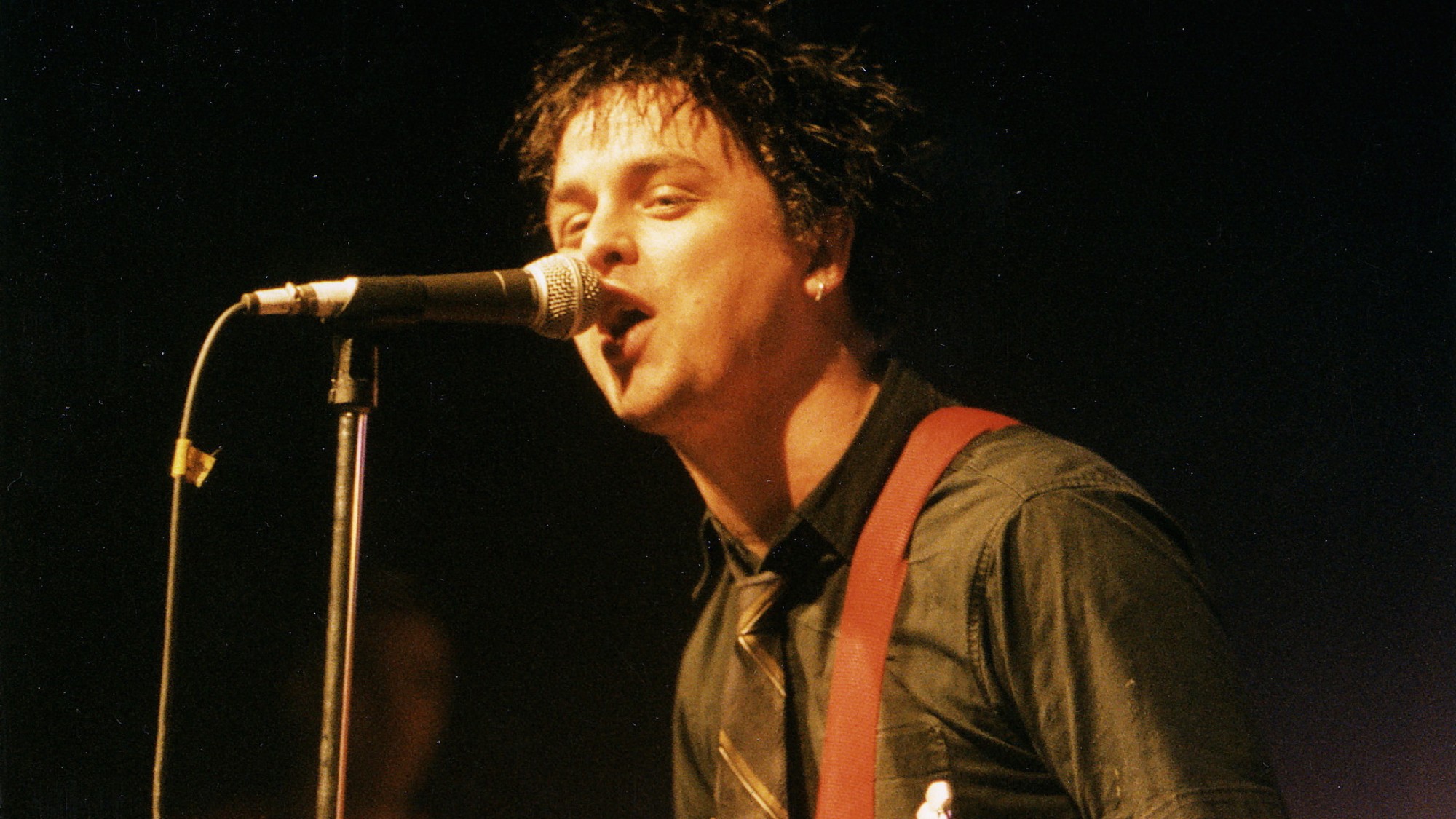3 Acoustic Classic Rock Songs From the 1990s You’ll Recognize in Two Seconds