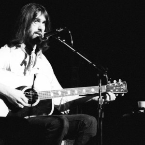 LOS ANGELES - CIRCA 1976: Singer/songwriter Dan Fogelberg performs onstage with an acoustic guitar in circa 1976 in Los Angeles, California. (Photo by Michael Ochs Archives/Getty Images)