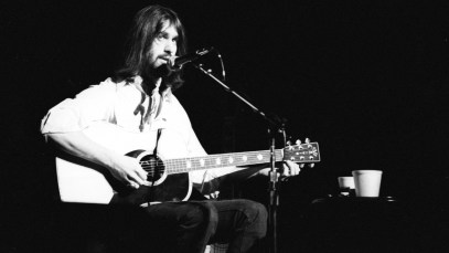 LOS ANGELES - CIRCA 1976: Singer/songwriter Dan Fogelberg performs onstage with an acoustic guitar in circa 1976 in Los Angeles, California. (Photo by Michael Ochs Archives/Getty Images)