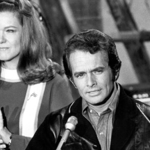 CIRCA LATE 1960s: Country musician Merle Haggard performs on stage with Bonnie Owens during a late 1960's concert. (Photo by Michael Ochs Archives/Getty Images)