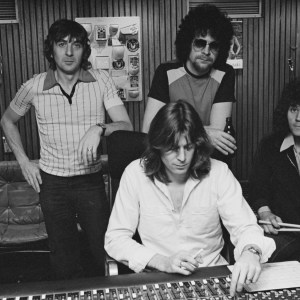 UNSPECIFIED - MAY 01: RECORDING STUDIO Photo of Richard TANDY and Bev BEVAN and Jeff LYNNE and ELECTRIC LIGHT ORCHESTRA, L-R: Richard Tandy, ?, Jeff Lynne, Bev Bevan in a recording studio in Munich, Germany (Photo by Fin Costello/Redferns)