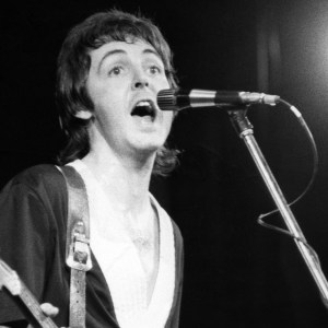 UNSPECIFIED - JANUARY 01: Photo of Paul McCARTNEY and WINGS; Paul McCartney performing on stage (Photo by David Warner Ellis/Redferns)