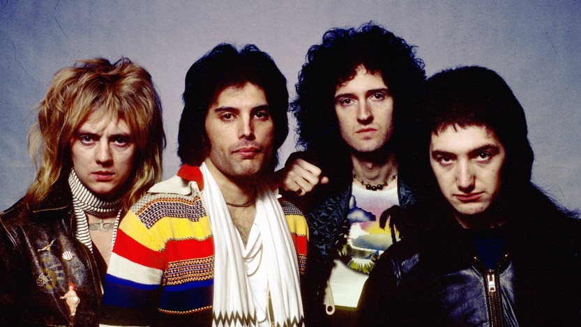 UNITED STATES - circa 1977: NASSAU COLISEUM Photo of QUEEN and Roger TAYLOR and Freddie MERCURY and Brian MAY and John DEACON, Posed studio group portrait L-R Roger Taylor, Freddie Mercury, Brian May and John Deacon (Photo by Richard E. Aaron/Redferns)