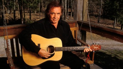 UNITED STATES - JANUARY 01: NASHVILLE Photo of Johnny CASH, Posed portrait of Johnny Cash with Takamine acoustic guitar (Photo by Beth Gwinn/Redferns)