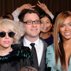 NEW YORK - OCTOBER 02: Musician Lady Gaga, Billboard Magazine Editor and Cheif Bill Werde and singer Beyonce pose the childrens chorous from P.S. 22 at Billboard's 4th Annual Women In Music event at The Pierre Hotel on October 2, 2009 in New York City. (Photo by Jemal Countess/Getty Images)