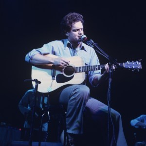 LONDON, UNITED KINGDOM - SEPTEMBER 01: American singer Harry Chapin performs on stage at the Rainbow Theatre in London, England in September 1977. (Photo by Keith Bernstein/Redferns)