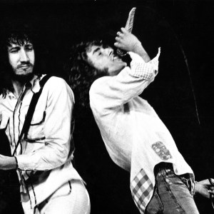 LONDON - SEPTEMBER 18: The Who perform live on stage at Oval Cricket Ground in London on September 18 1971 L-R Pete townshend, Roger Daltrey (Photo by Gijsbert Hanekroot/Redferns)