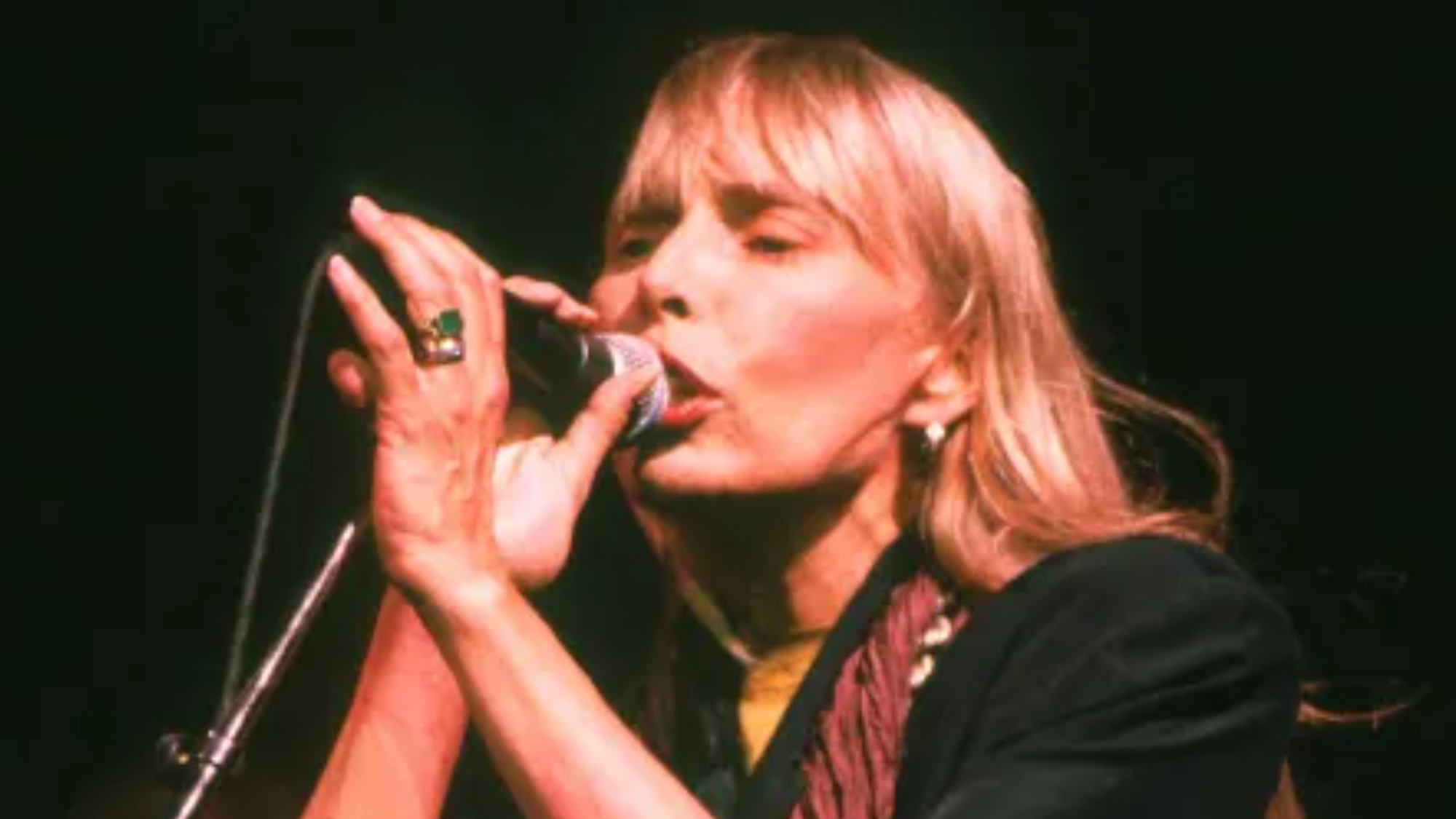 I Listened to Only Joni Mitchell for a Week—Here Are the Songs That Put Modern Songwriting to Shame