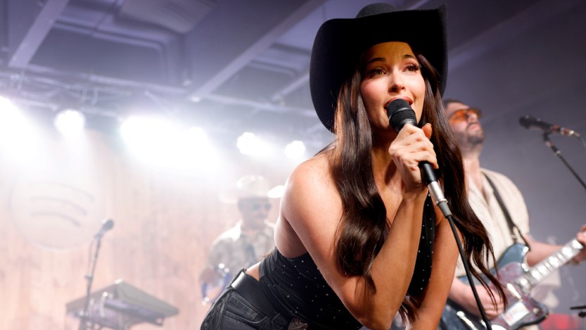 Kacey Musgraves and Miranda Lambert Light up Gruene Hall With Surprise Performance of "Horses and Divorces"