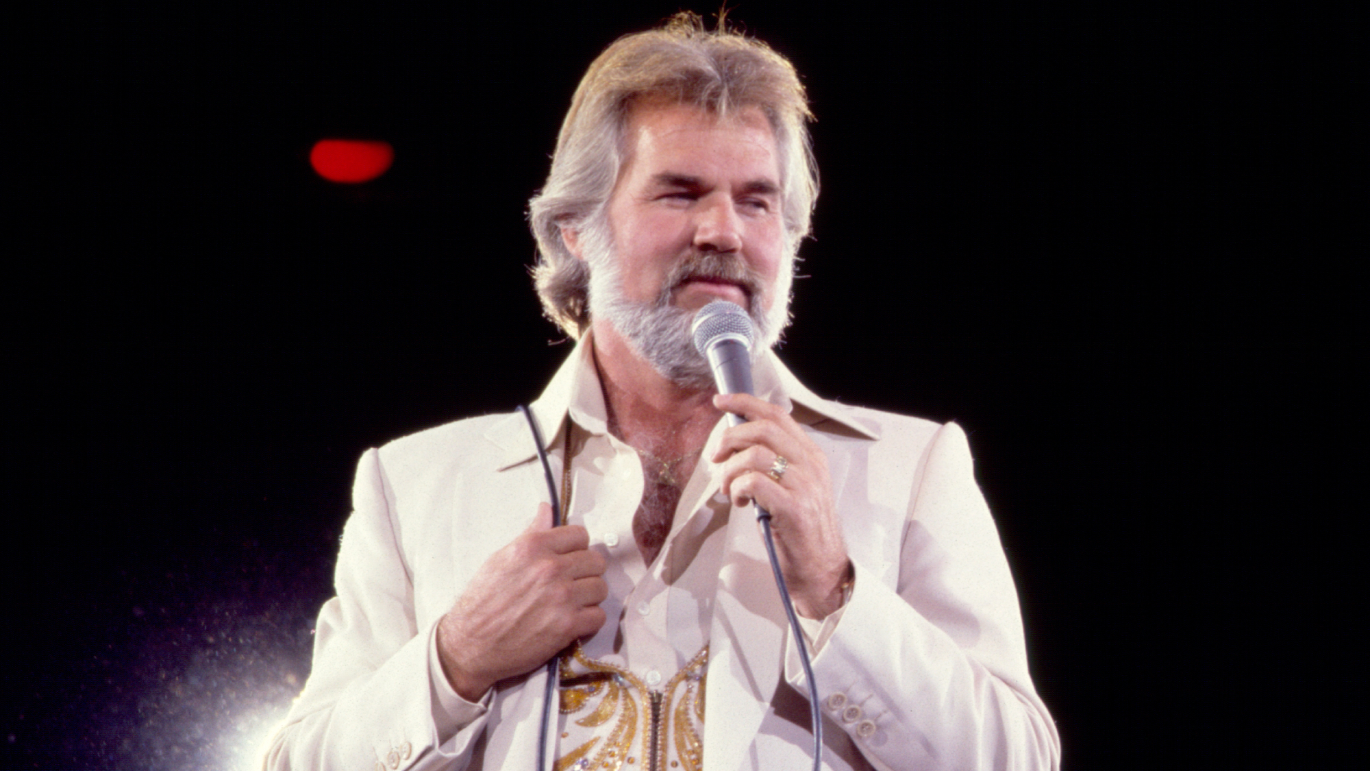 When I Say “Play Some Country Music” This Kenny Rogers Performance of His Signature 1970s Classic Is Exactly What I Mean